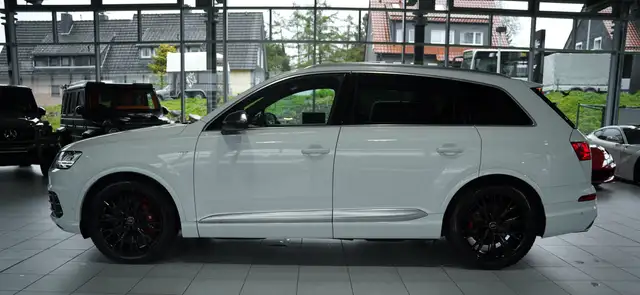 Audi SQ7 view 13