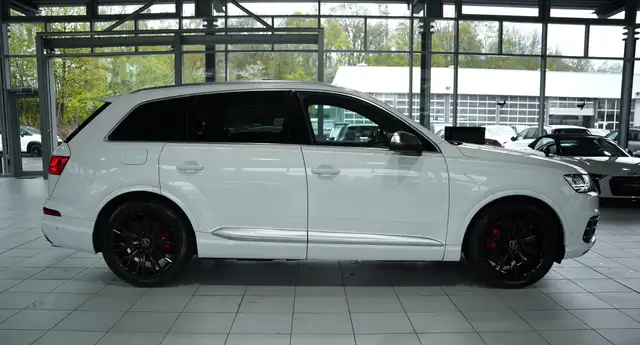 Audi SQ7 view 6