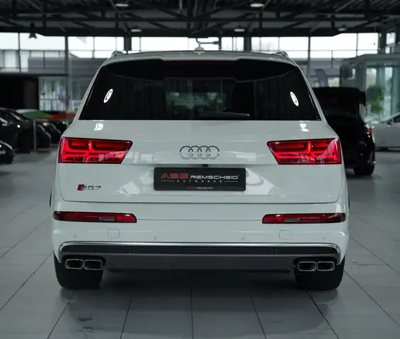 Audi SQ7 view 9