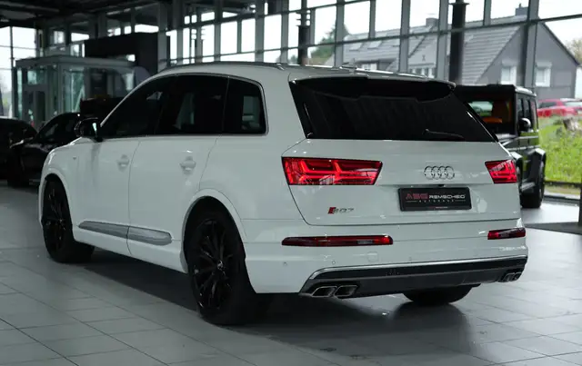 Audi SQ7 view 12