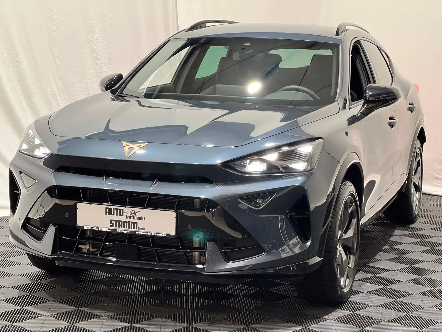 CUPRA Formentor 1.5 eTSI / LED / DSG Gris - 2