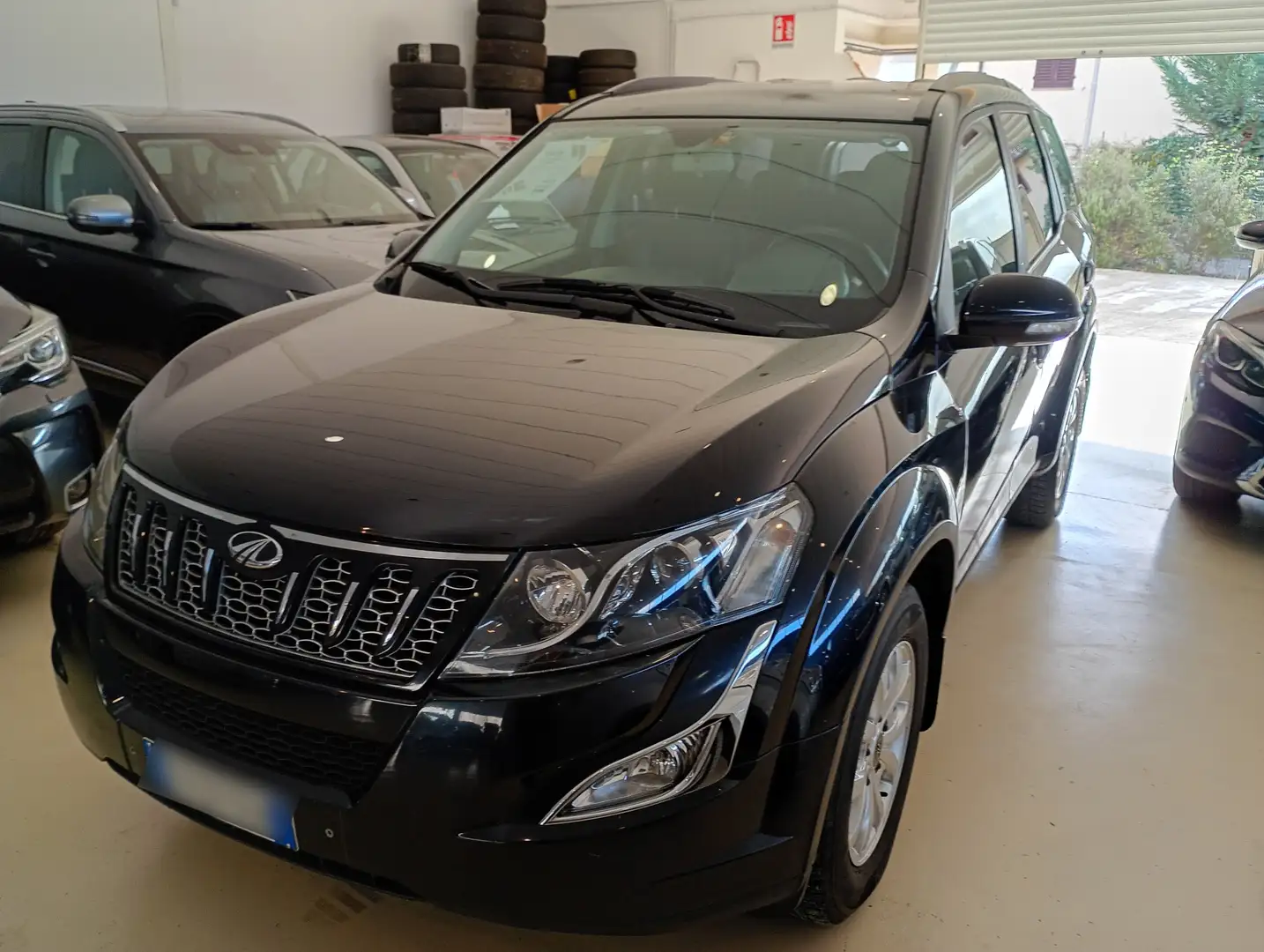 Mahindra XUV500 4X4 7 POSTI Schwarz - 1