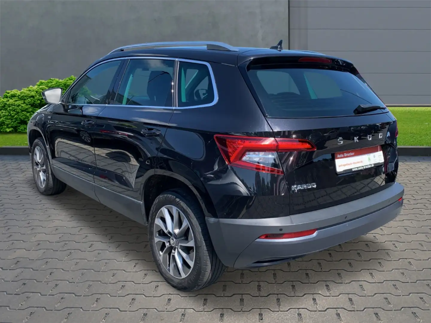 Skoda Karoq Clever 2.0 TDI+Alufelgen+Navi+el.Heckklappe+Parkse Schwarz - 2