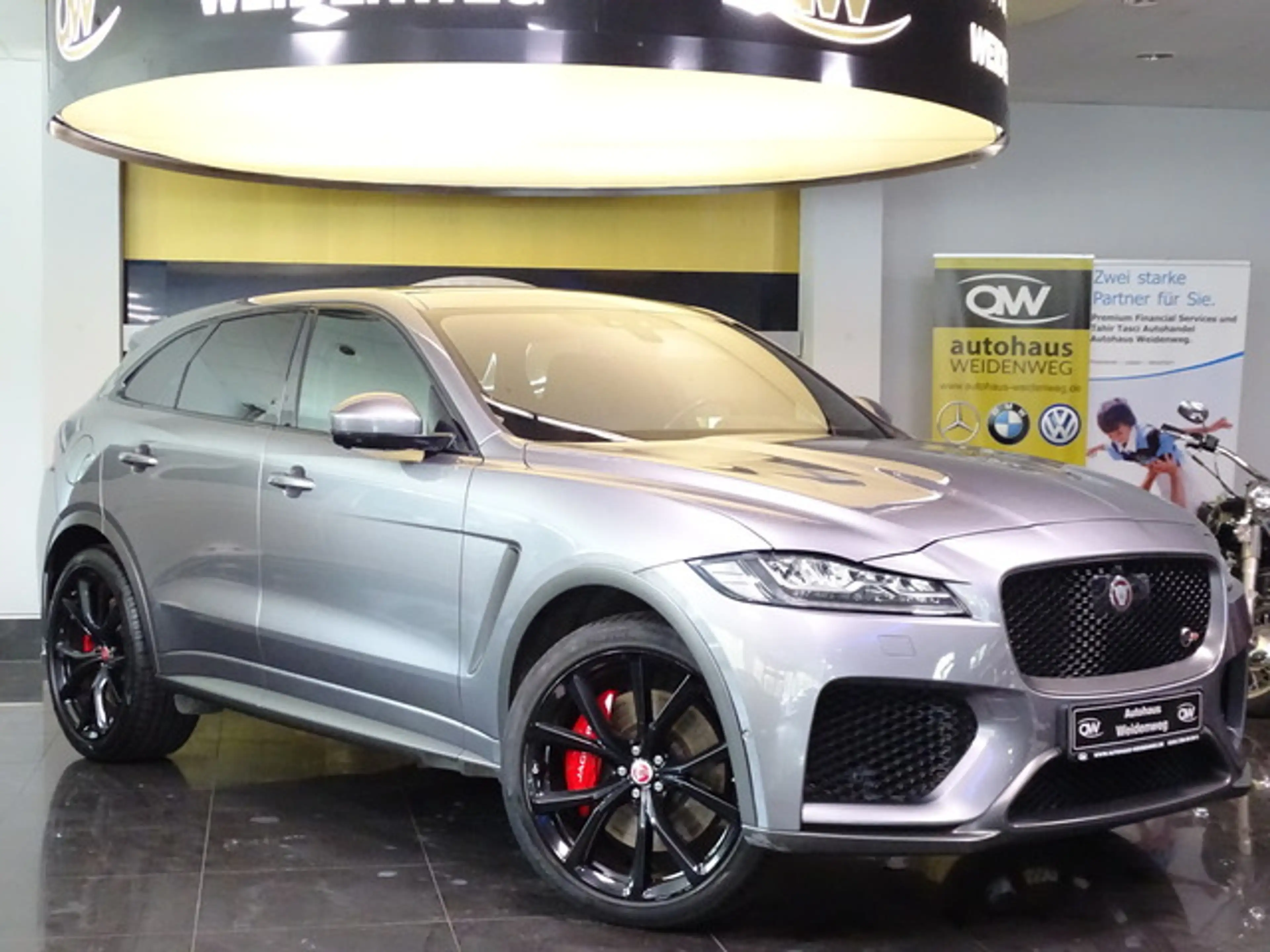 Jaguar F-Pace SVR AWD 5.0 V8 Pano HeadUp Merid.360Cam — photo 3