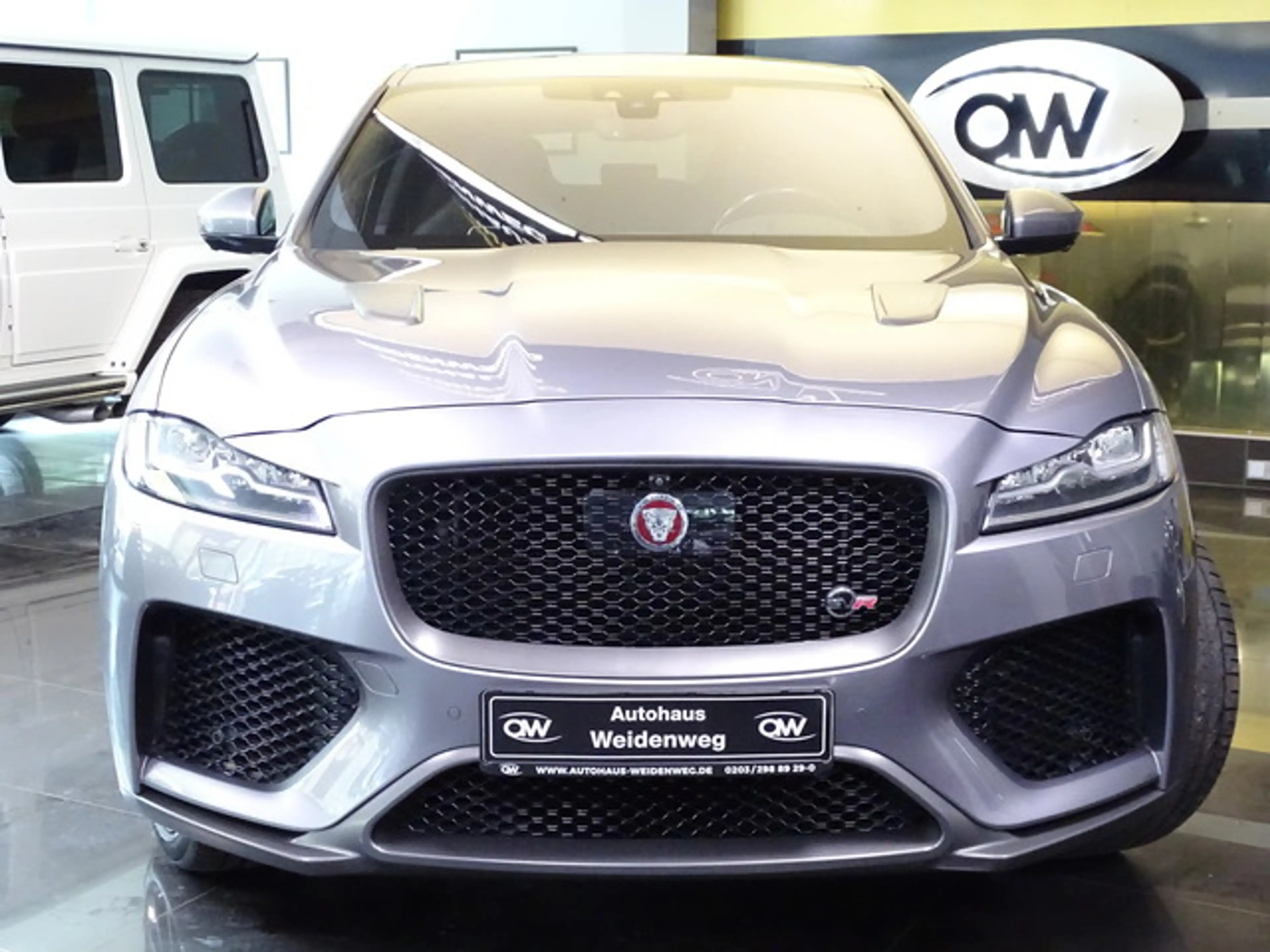 Jaguar F-Pace SVR AWD 5.0 V8 Pano HeadUp Merid.360Cam — photo 4