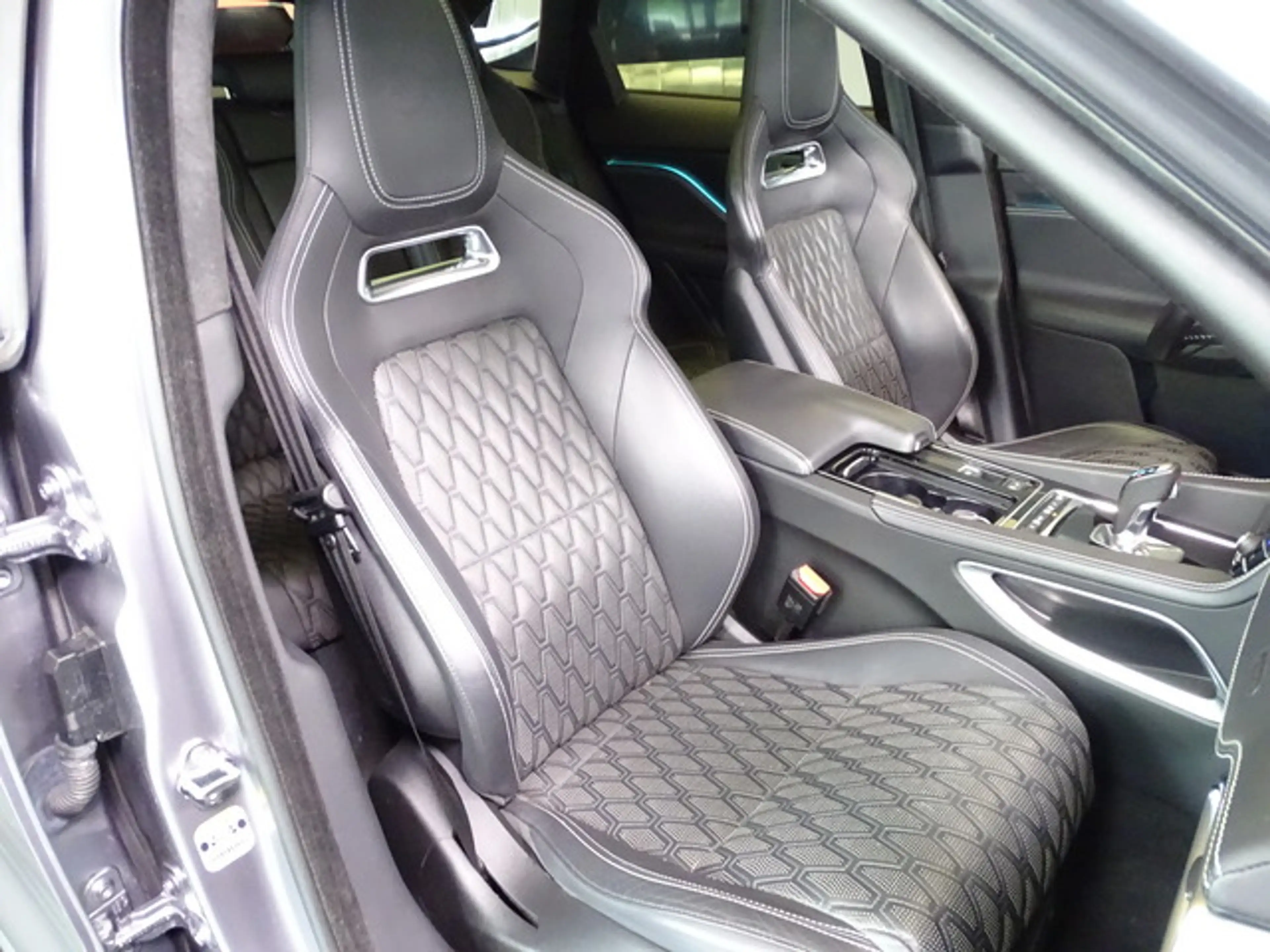 Jaguar F-Pace SVR AWD 5.0 V8 Pano HeadUp Merid.360Cam — photo 14