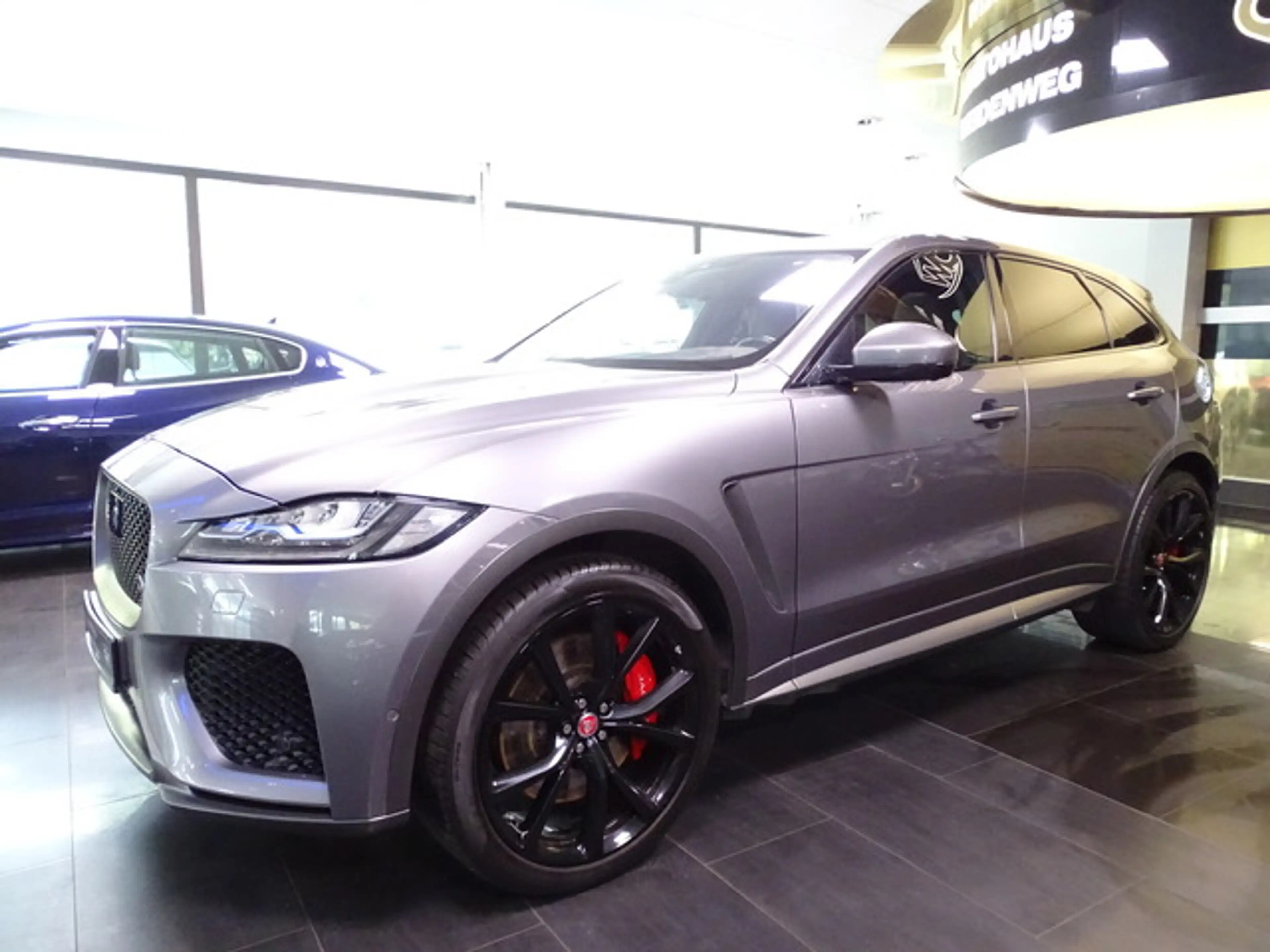 Jaguar F-Pace SVR AWD 5.0 V8 Pano HeadUp Merid.360Cam — photo 5