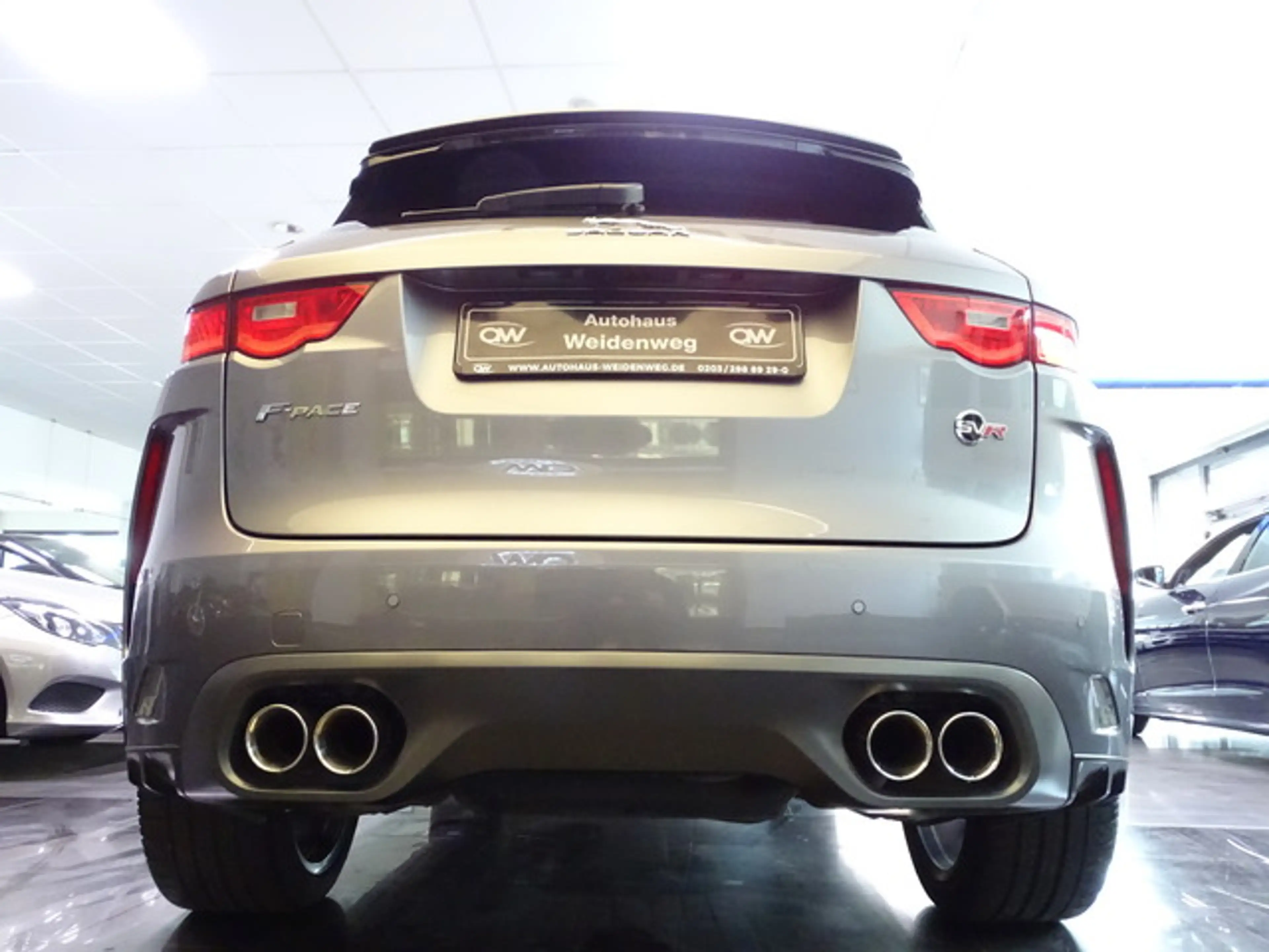 Jaguar F-Pace SVR AWD 5.0 V8 Pano HeadUp Merid.360Cam — photo 8