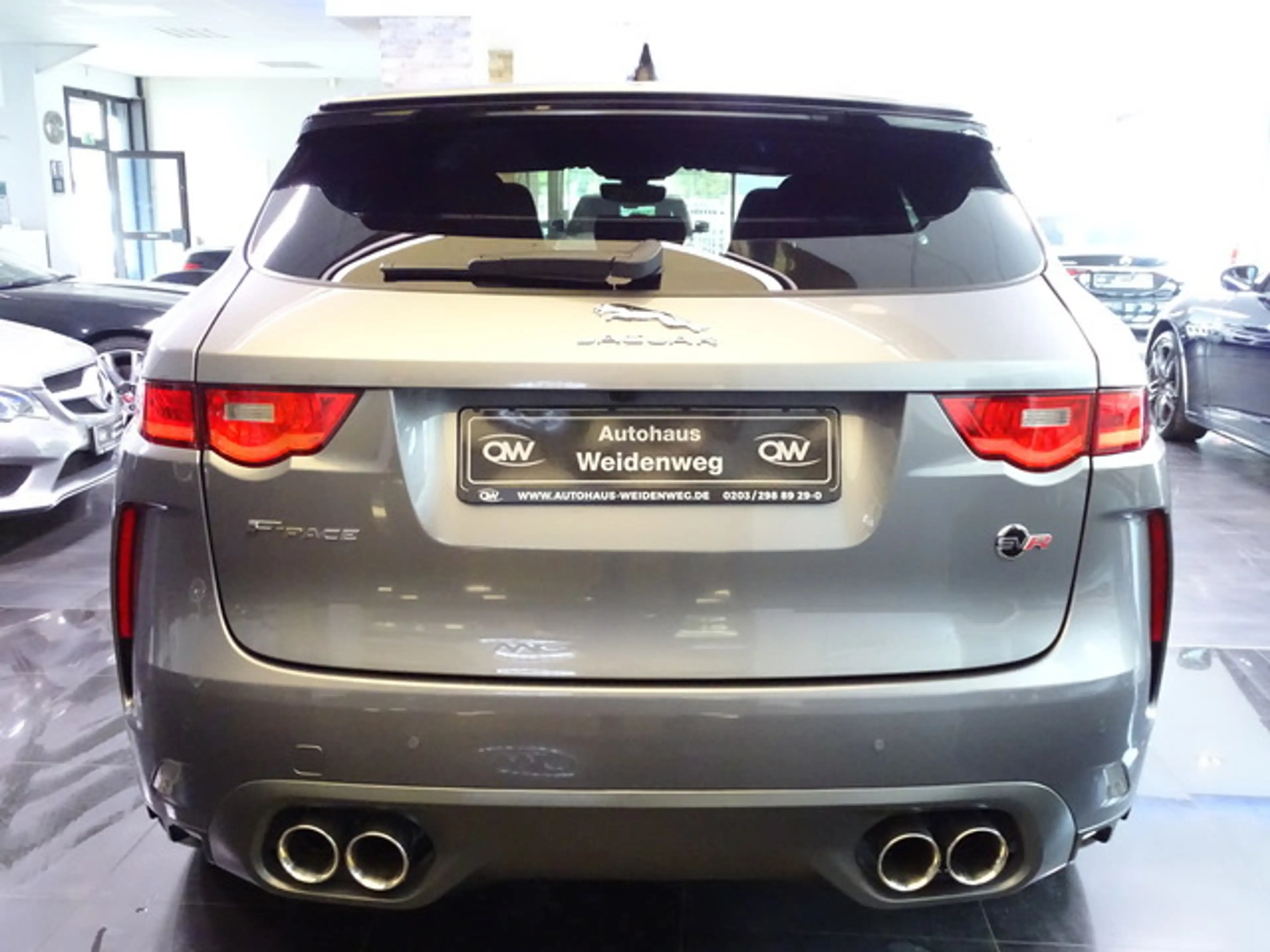 Jaguar F-Pace SVR AWD 5.0 V8 Pano HeadUp Merid.360Cam — photo 7