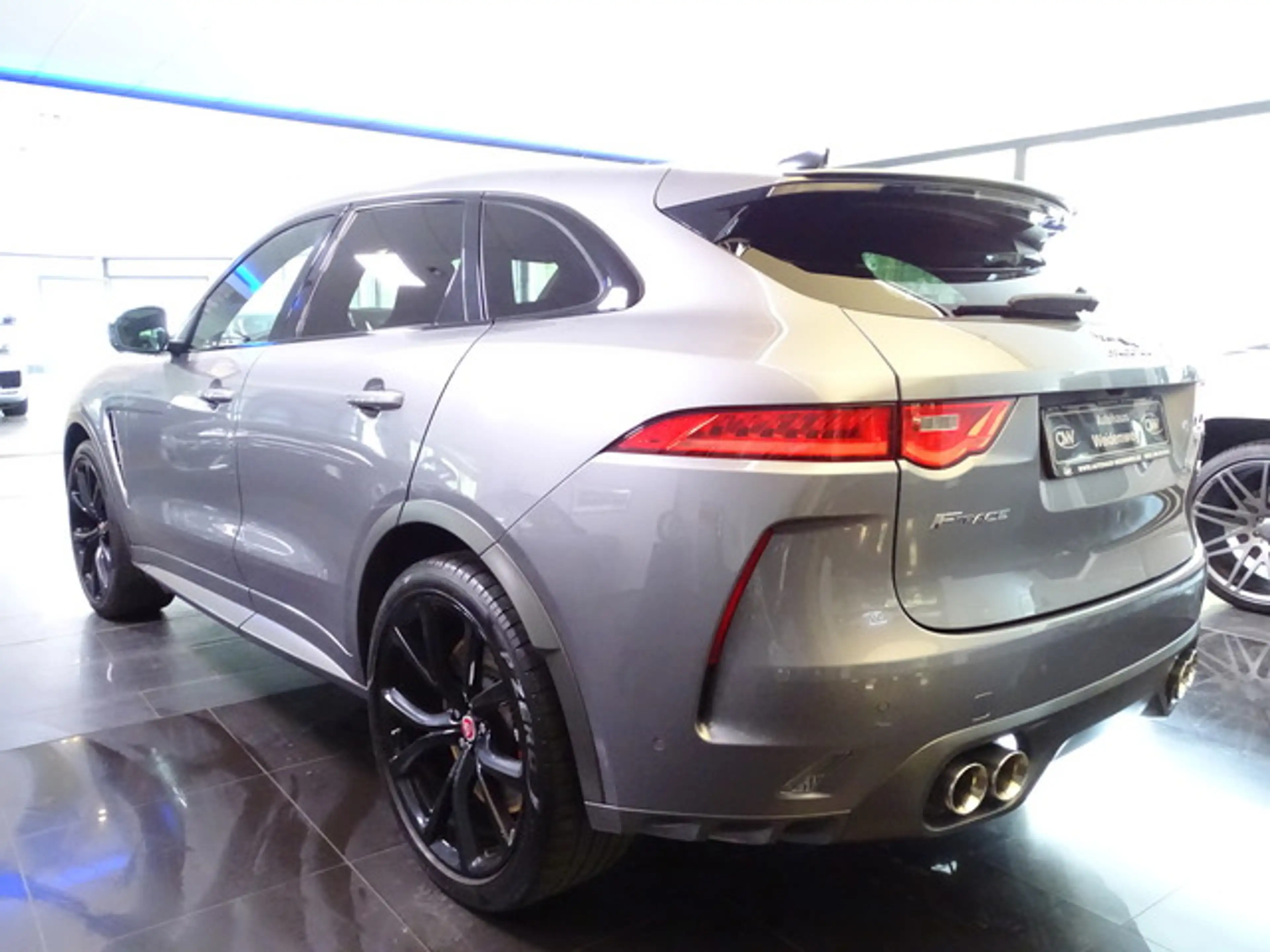 Jaguar F-Pace SVR AWD 5.0 V8 Pano HeadUp Merid.360Cam — photo 6