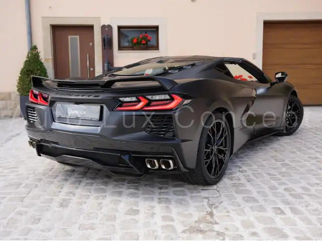 Chevrolet Corvette view 3