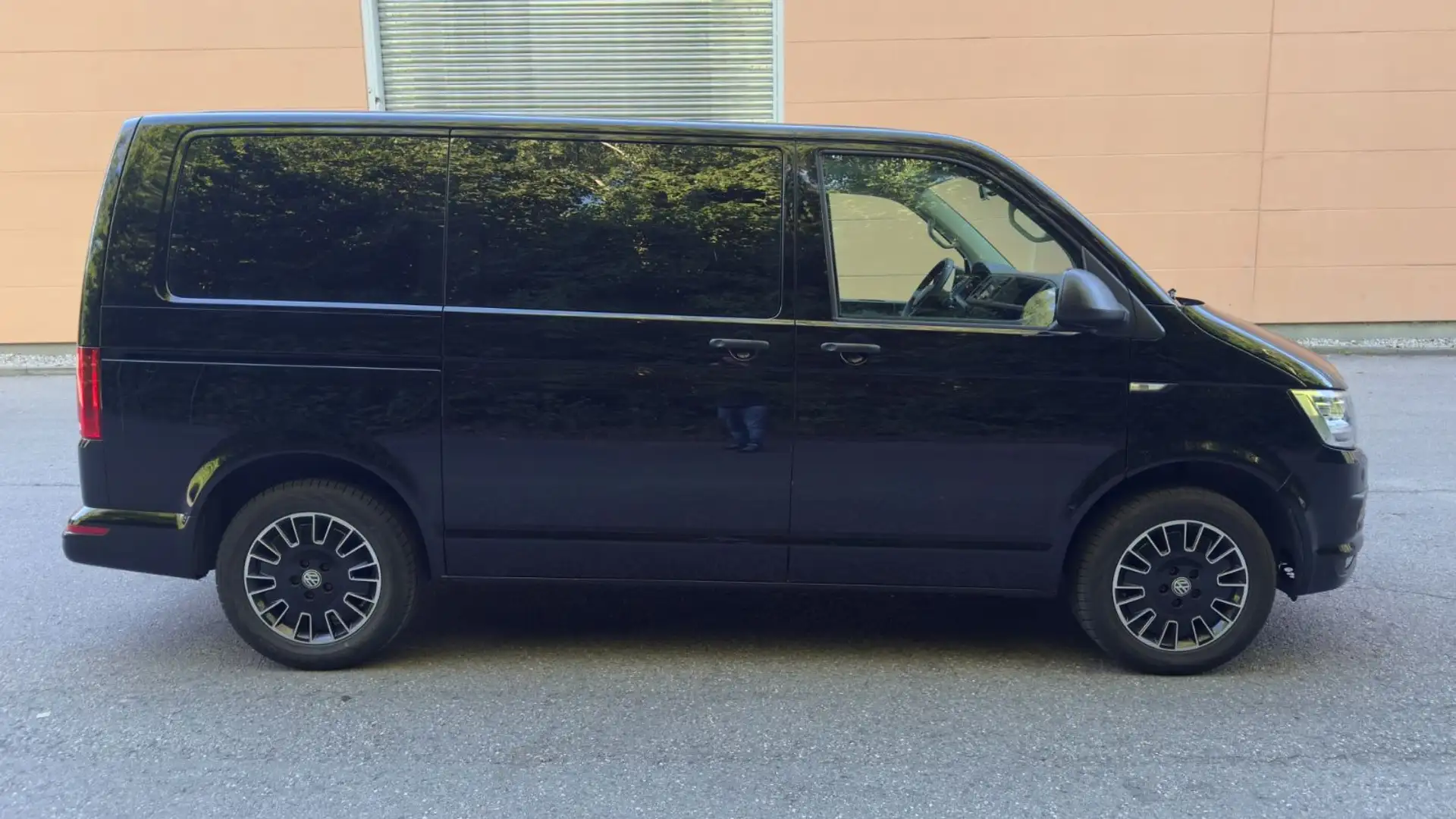 Volkswagen T6 Multivan Schwarz - 2