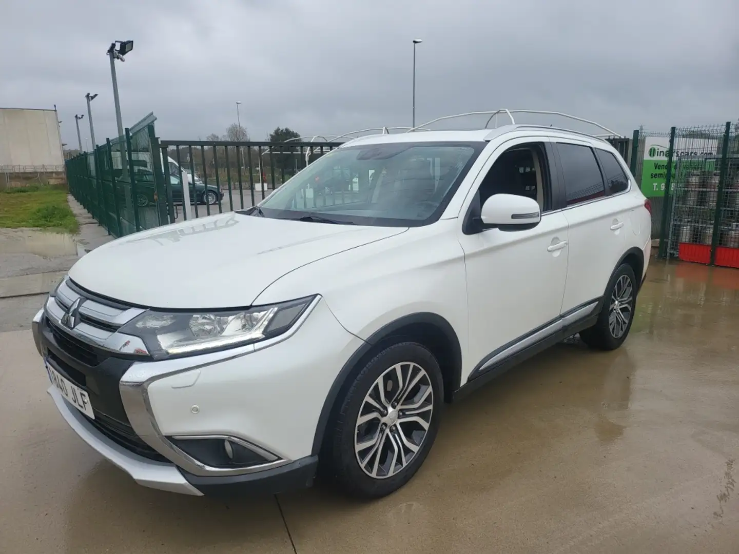 Mitsubishi Outlander 220DI-D Kaiteki 6AT 4WD Weiß - 1