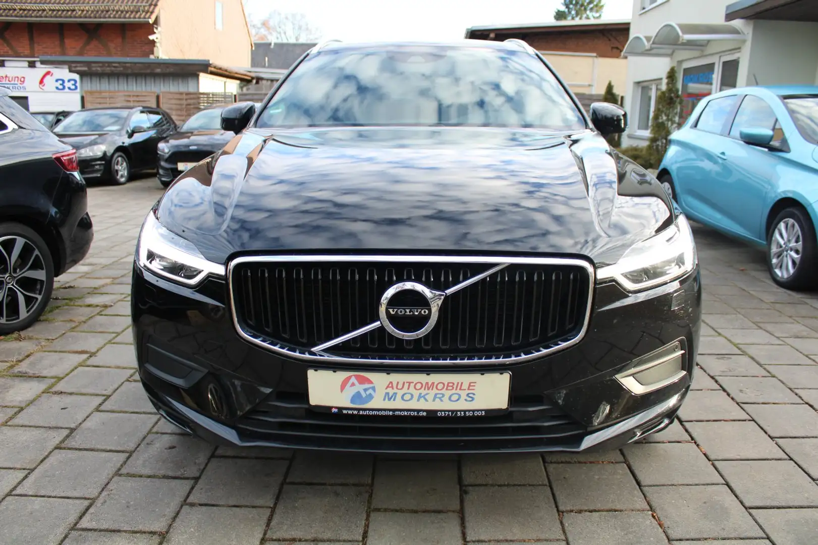 Volvo XC60 D4 AWD Momentum LED Navigation Leder Rückfakam AHK Noir - 2