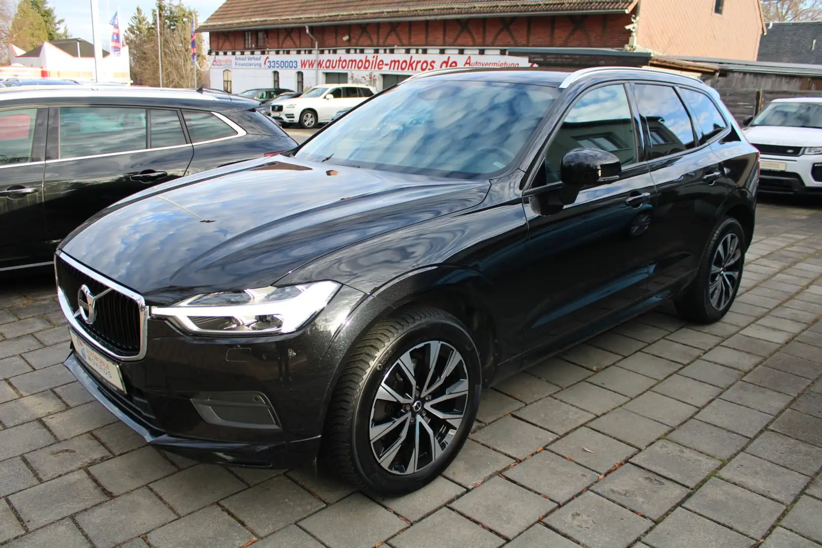 Volvo XC60 D4 AWD Momentum LED Navigation Leder Rückfakam AHK Noir - 1