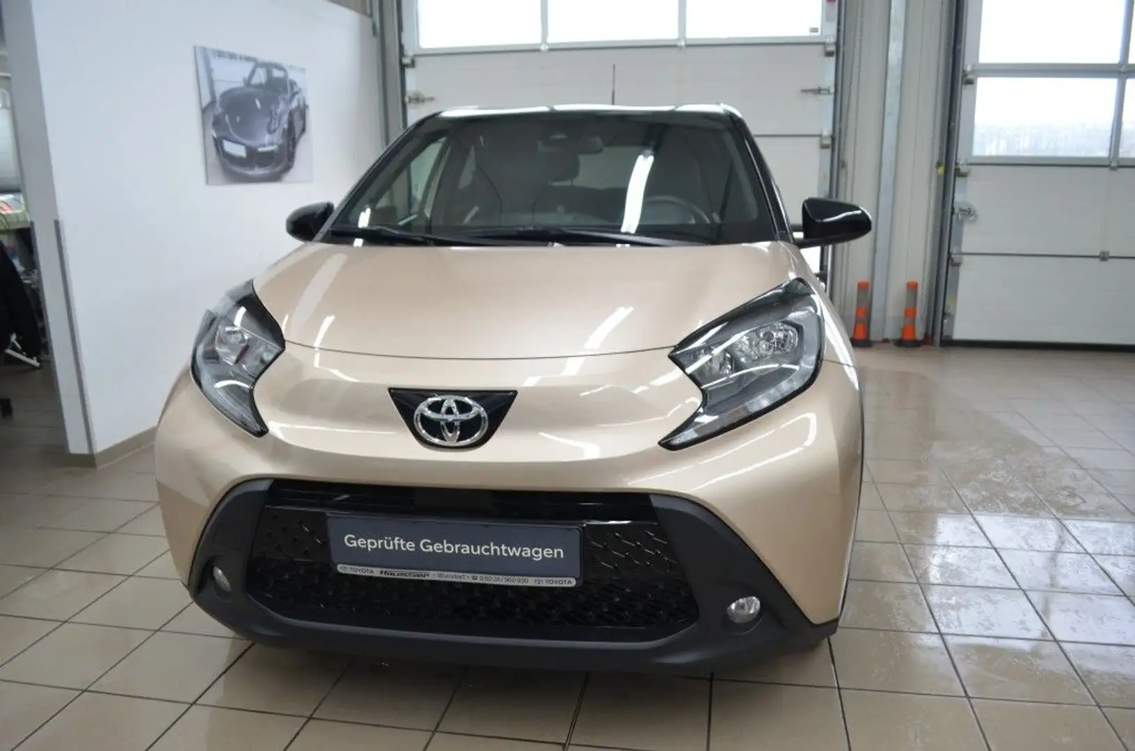 Toyota Aygo X 1,0 5-Gang Teamplayer*TZ*KLIMA*ALU*KAMERA* Beige - 2