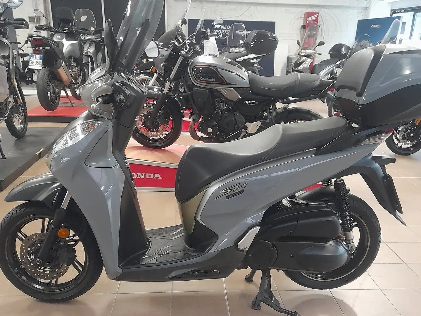 Honda SH 300 Grigio - 1