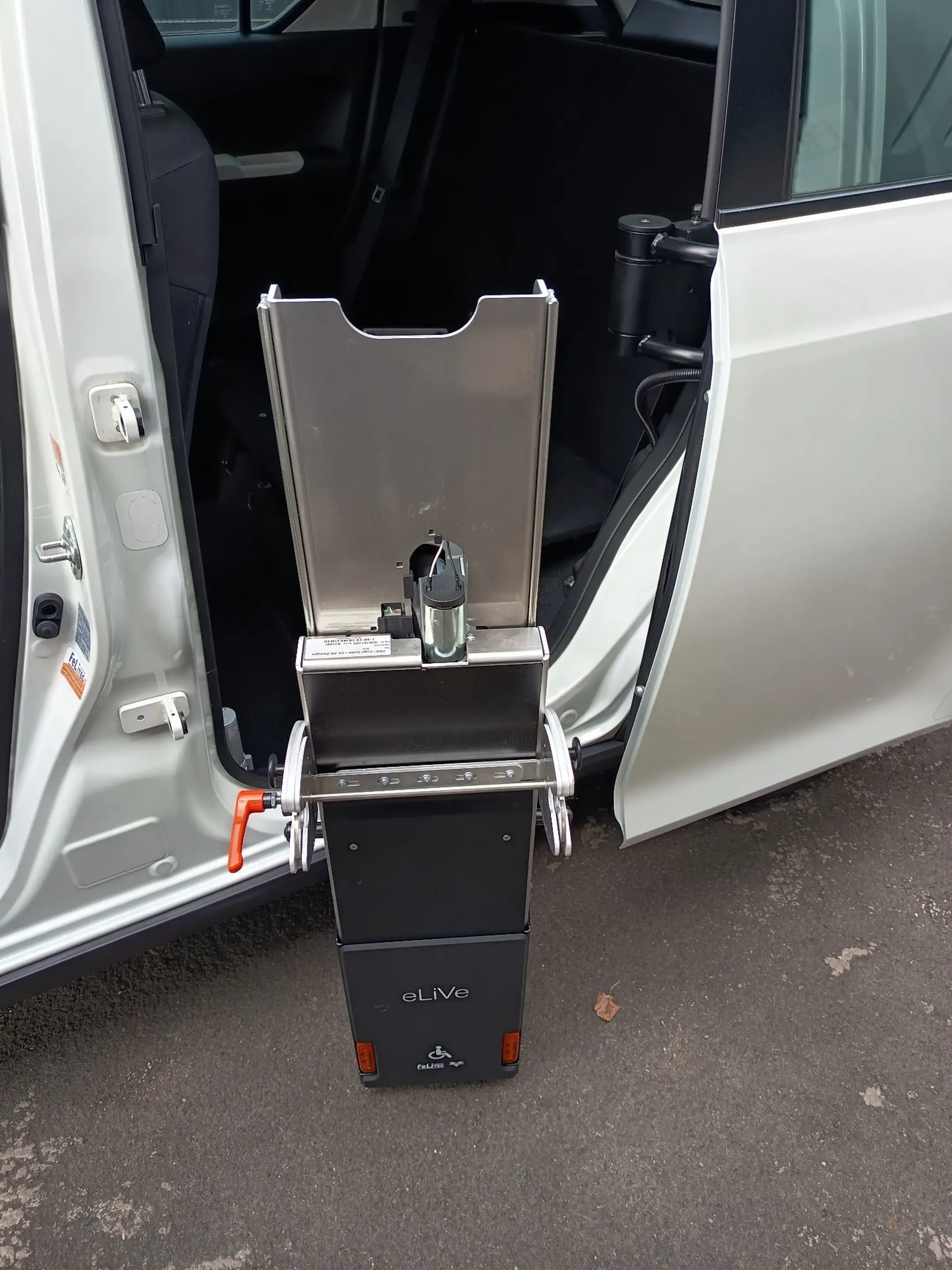 Suzuki Ignis Ignis Dualjet AGS Comfort + Behindertengerecht — photo 9