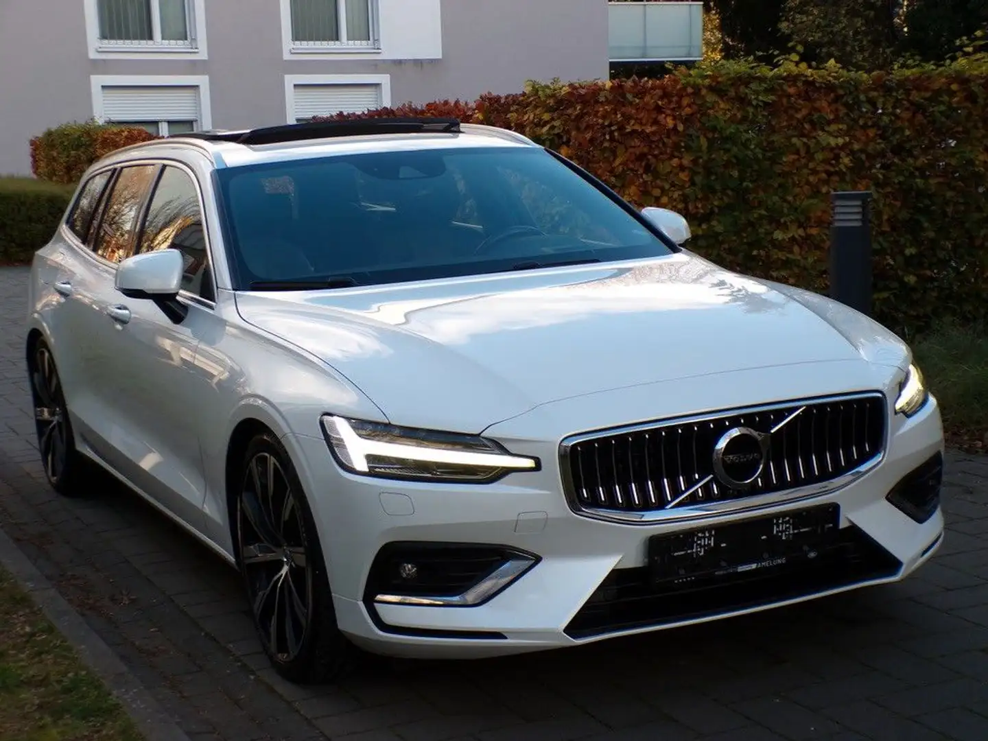 Volvo V60 D4 Inscription/Pano/Sitzbelüftung/HUD/H&K Wit - 2