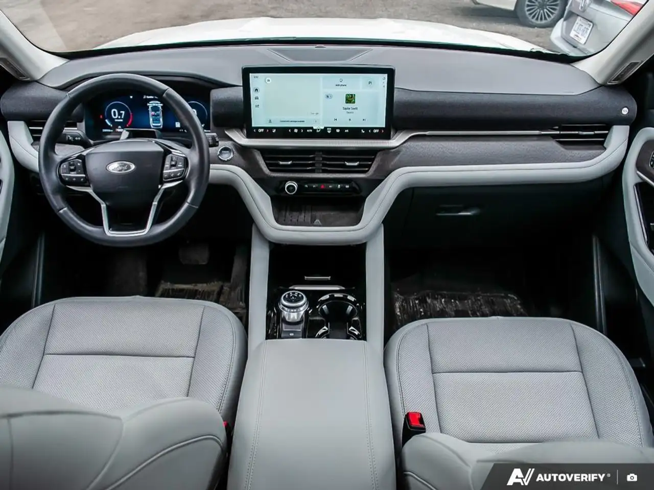 Ford Explorer снимка Ford Explorer
