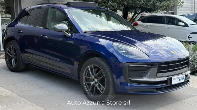 Porsche Macan view 3