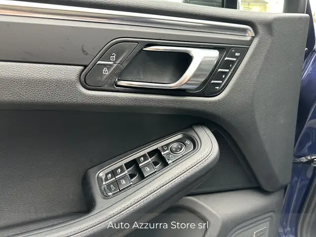 Porsche Macan view 8