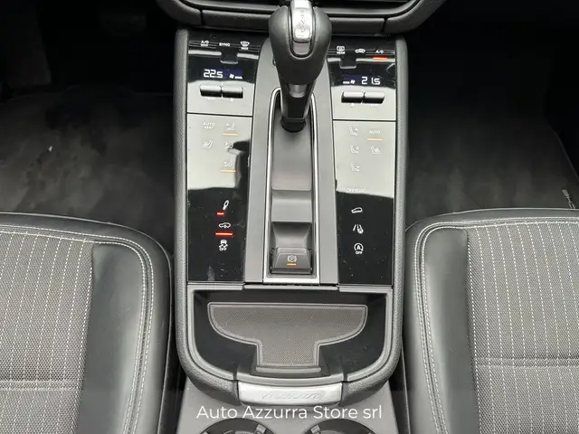 Porsche Macan view 14