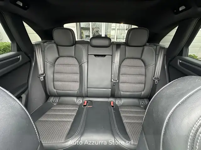 Porsche Macan view 15