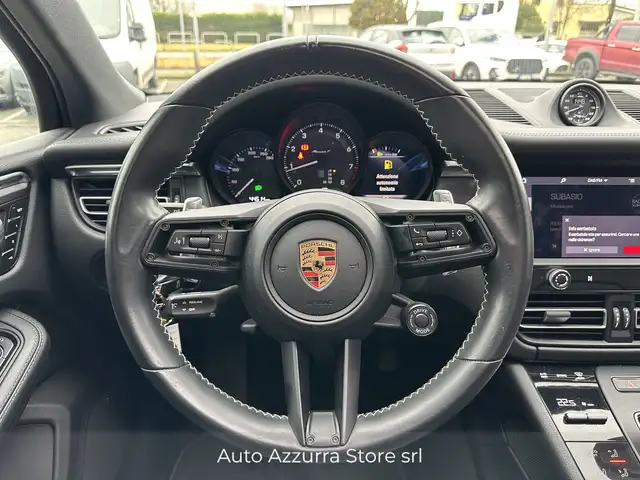 Porsche Macan view 12