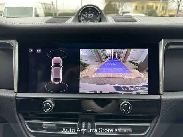 Porsche Macan view 13