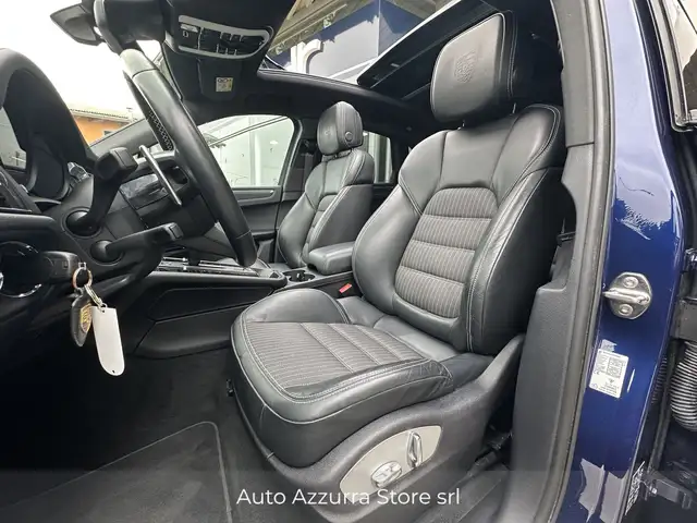 Porsche Macan view 10
