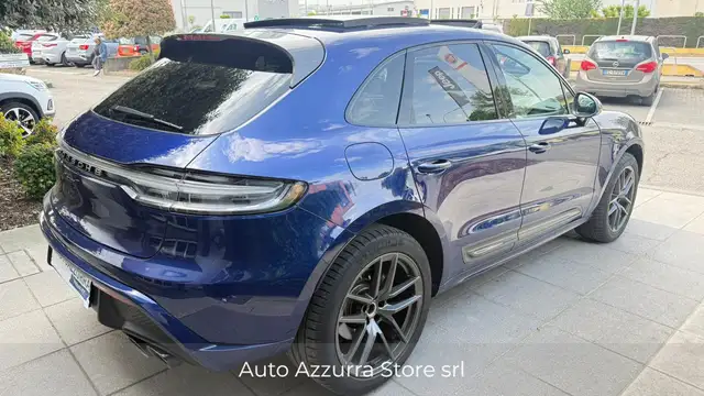 Porsche Macan view 4