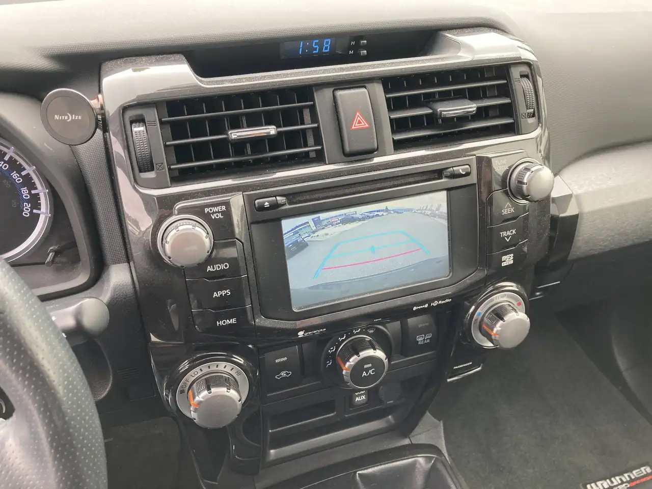 Toyota 4-Runner снимка Toyota 4-Runner