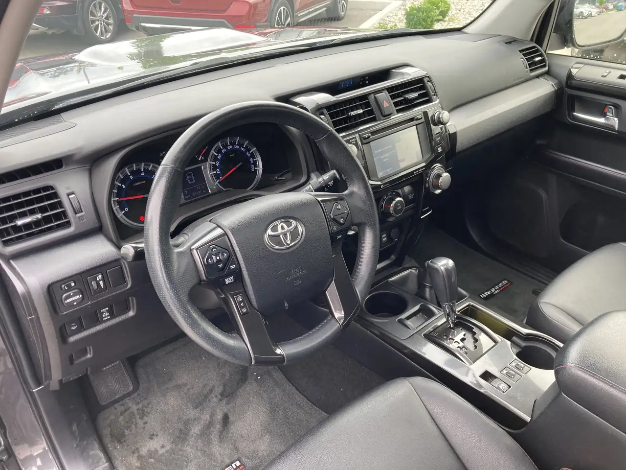 Toyota 4-Runner снимка Toyota 4-Runner