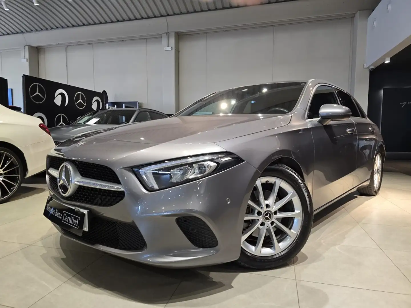 Mercedes-Benz A 180 180d 7G-DCT Grau - 2