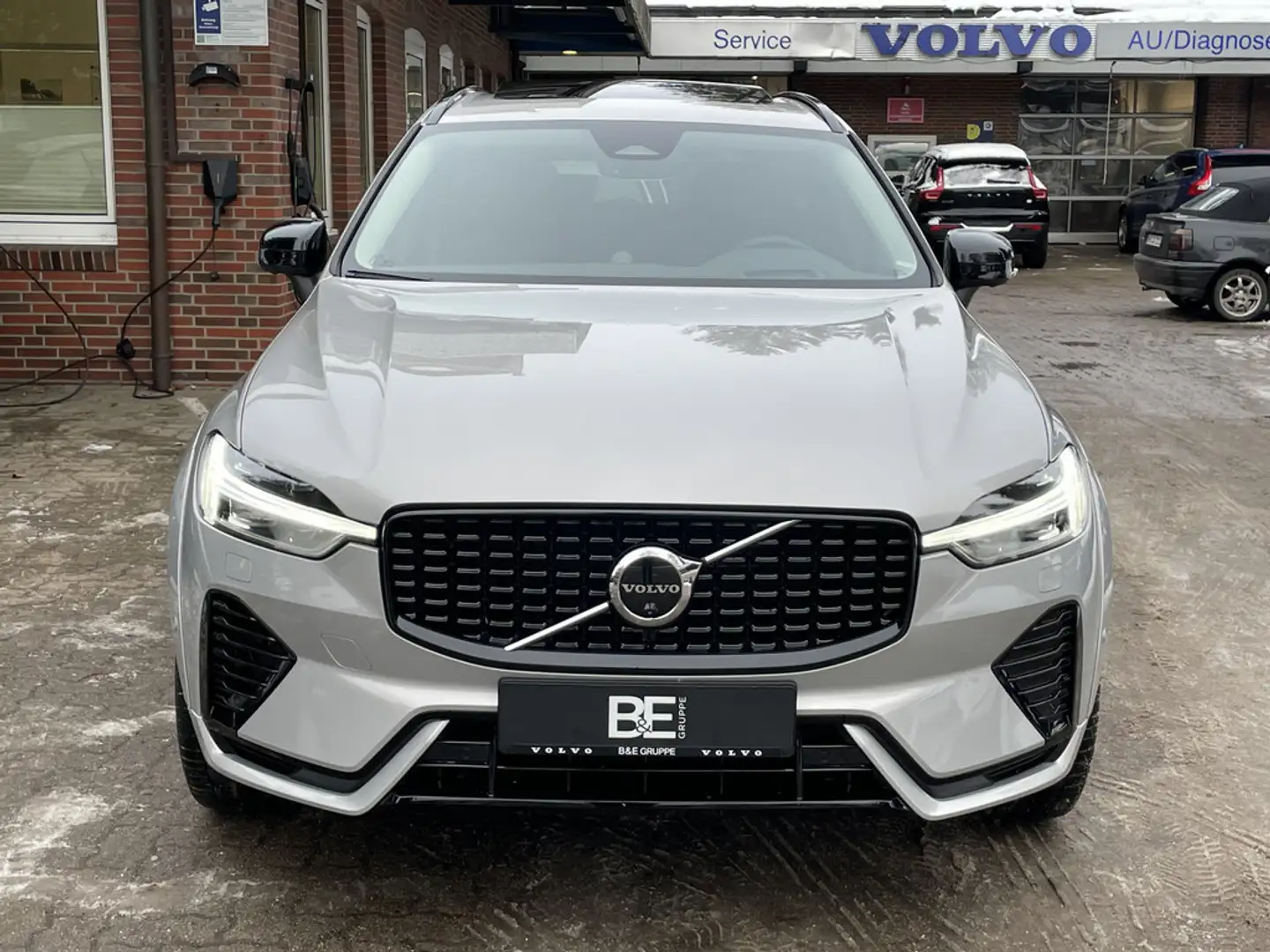 Volvo XC60 T8 Recharge Ultimate Dark Plug-In Hybrid AWD Zilver - 2