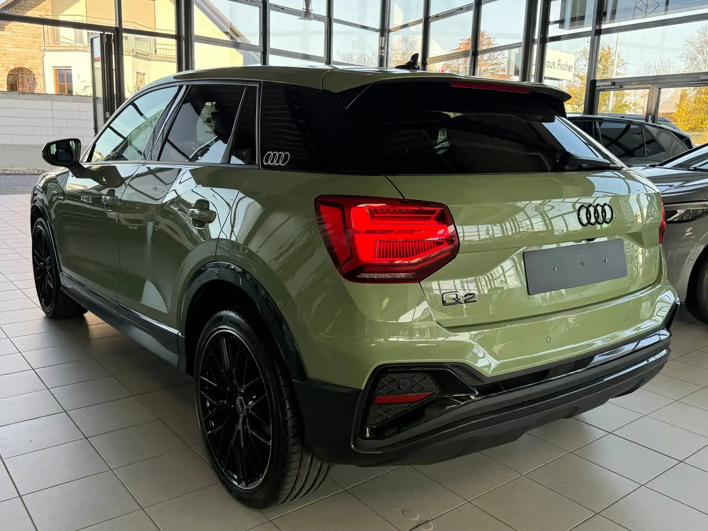 Audi Q2 35 TFSI edition one Grün - 2
