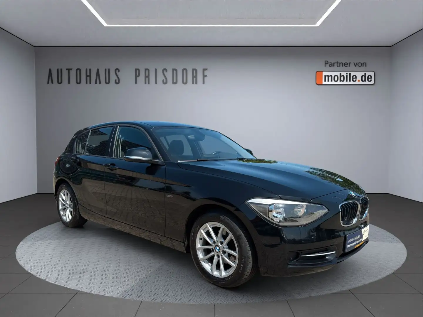 BMW 116 i lim. 5-trg.  Klima/Shz/PDC/Tempomat/8Fach Zwart - 1