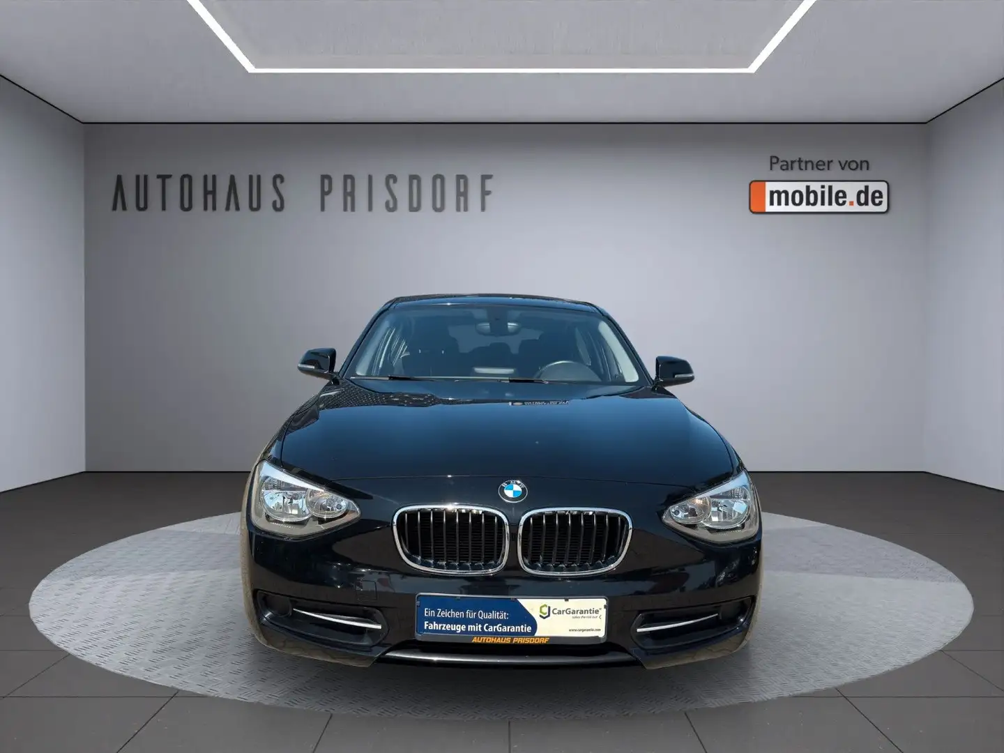 BMW 116 i lim. 5-trg.  Klima/Shz/PDC/Tempomat/8Fach Zwart - 2