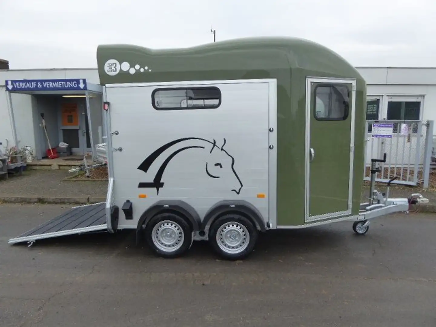 Cheval Liberte Gold 3 Premium Western Sattelkammer 2,6 t 100 km/h Grün - 1
