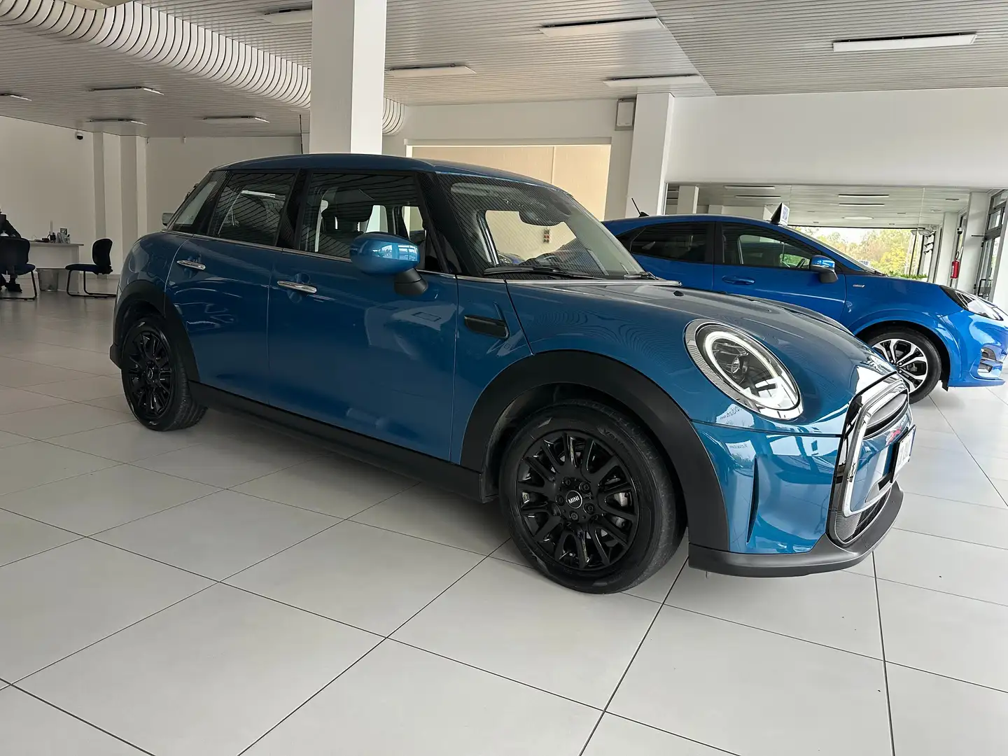 MINI Cooper IV F55 RESTYLING 5P 1.5136CV CLASSIC AUTOM KM22000 Blu/Azzurro - 1