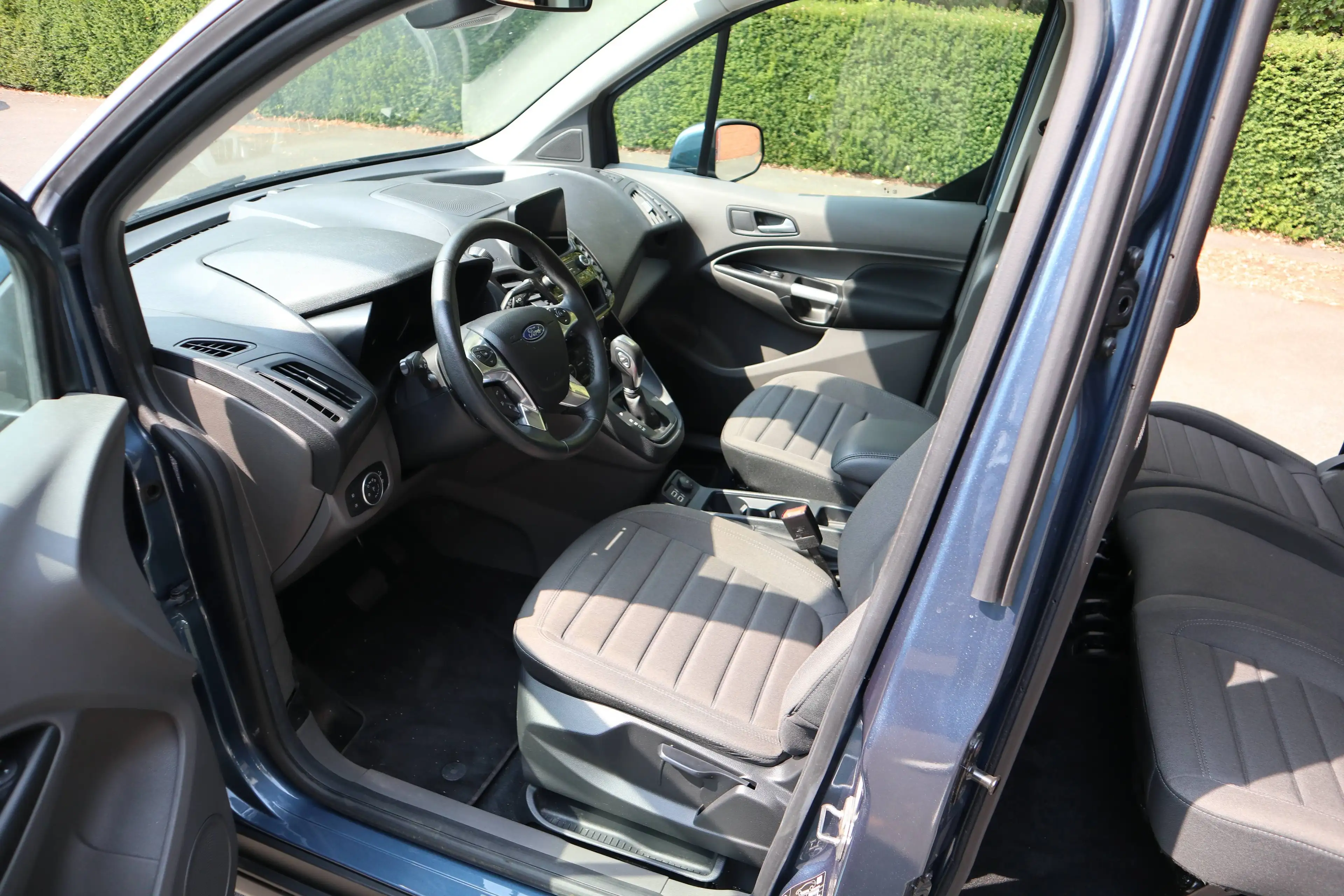 Ford Grand Tourneo Titanium Automatik*rollstuhlgerecht*Wenderampe*AMF-Bruns Umbau*Garantie* — photo 14