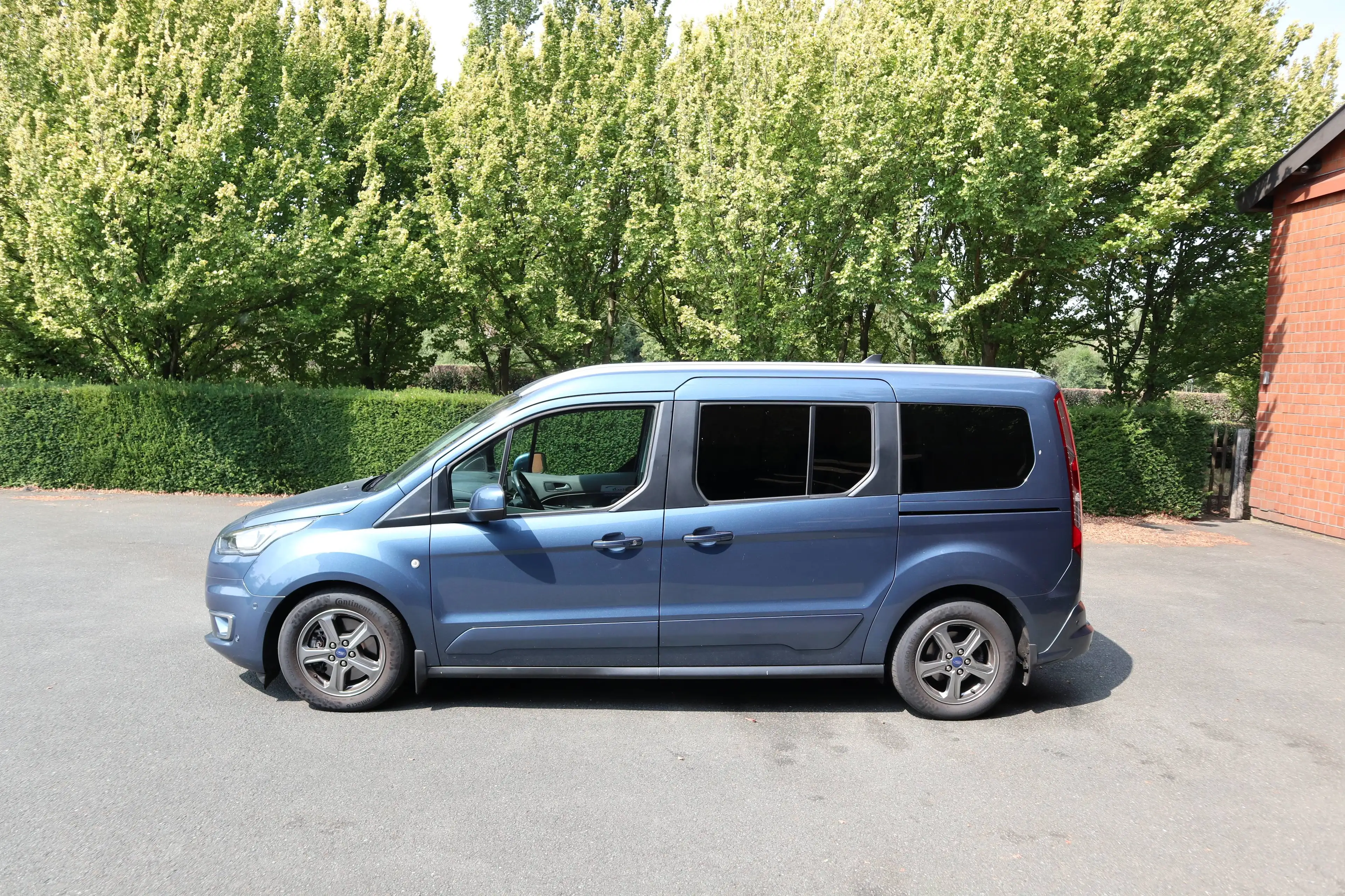 Ford Grand Tourneo Titanium Automatik*rollstuhlgerecht*Wenderampe*AMF-Bruns Umbau*Garantie* — photo 2