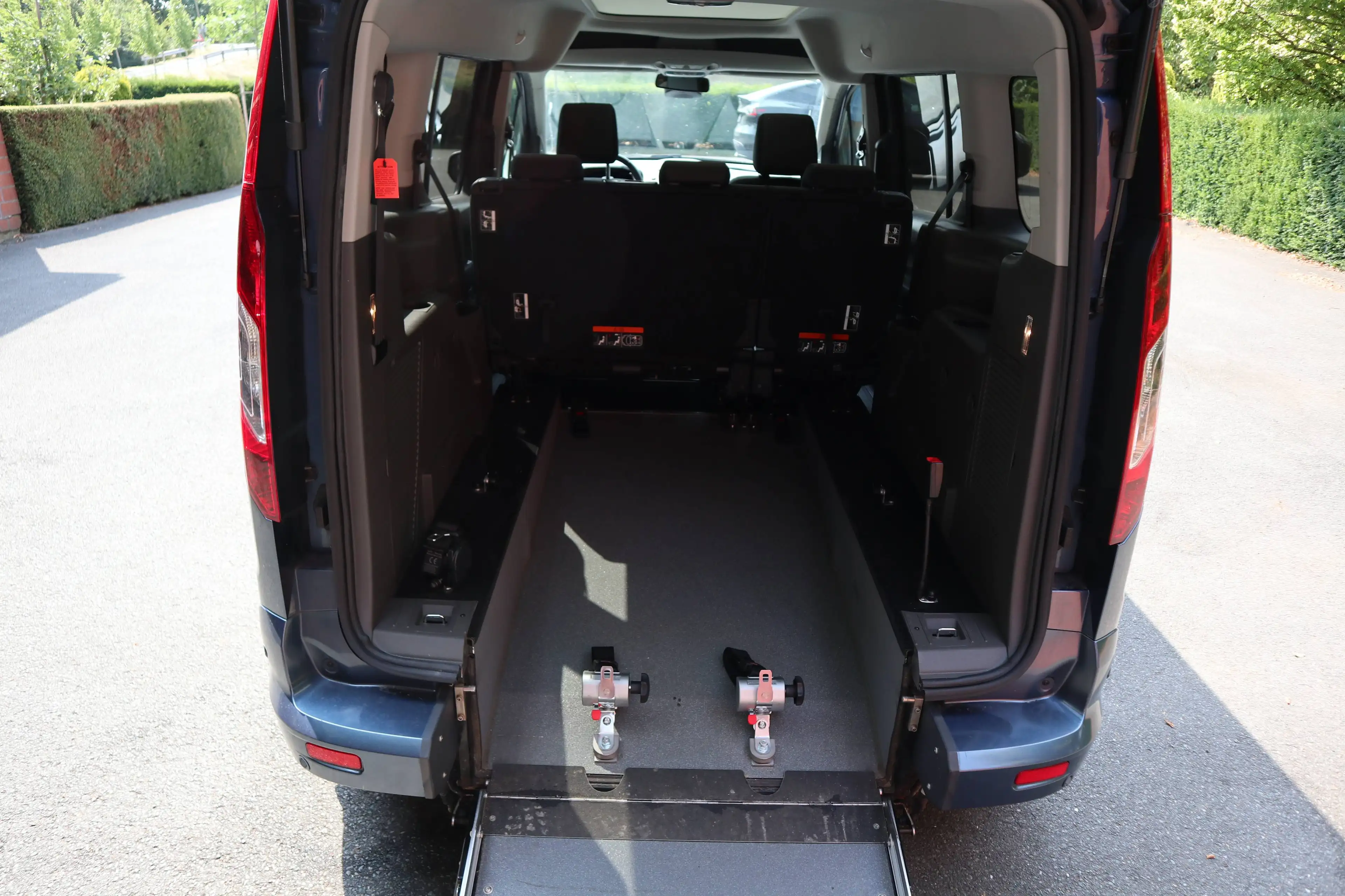 Ford Grand Tourneo Titanium Automatik*rollstuhlgerecht*Wenderampe*AMF-Bruns Umbau*Garantie* — photo 9