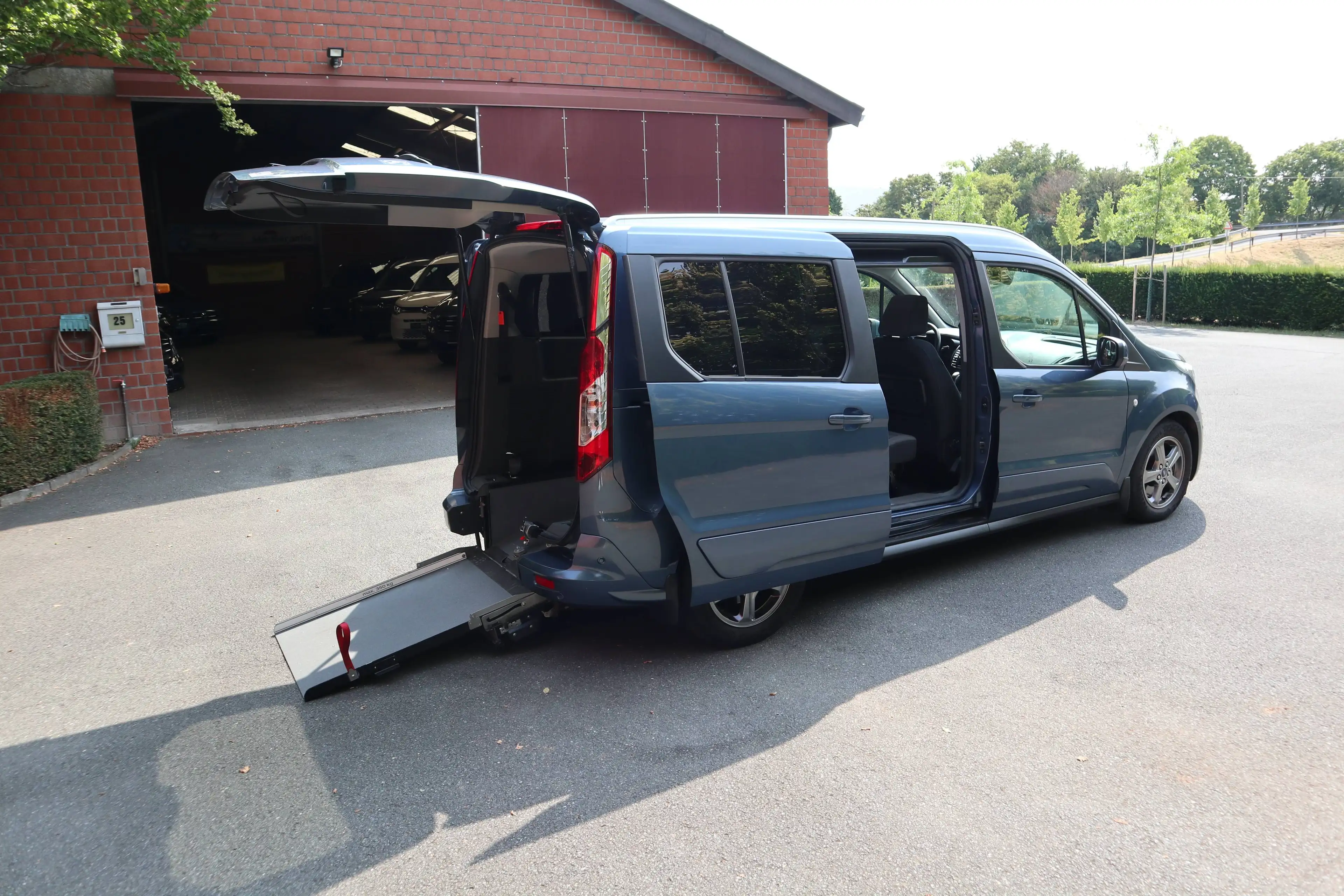Ford Grand Tourneo Titanium Automatik*rollstuhlgerecht*Wenderampe*AMF-Bruns Umbau*Garantie* — photo 5