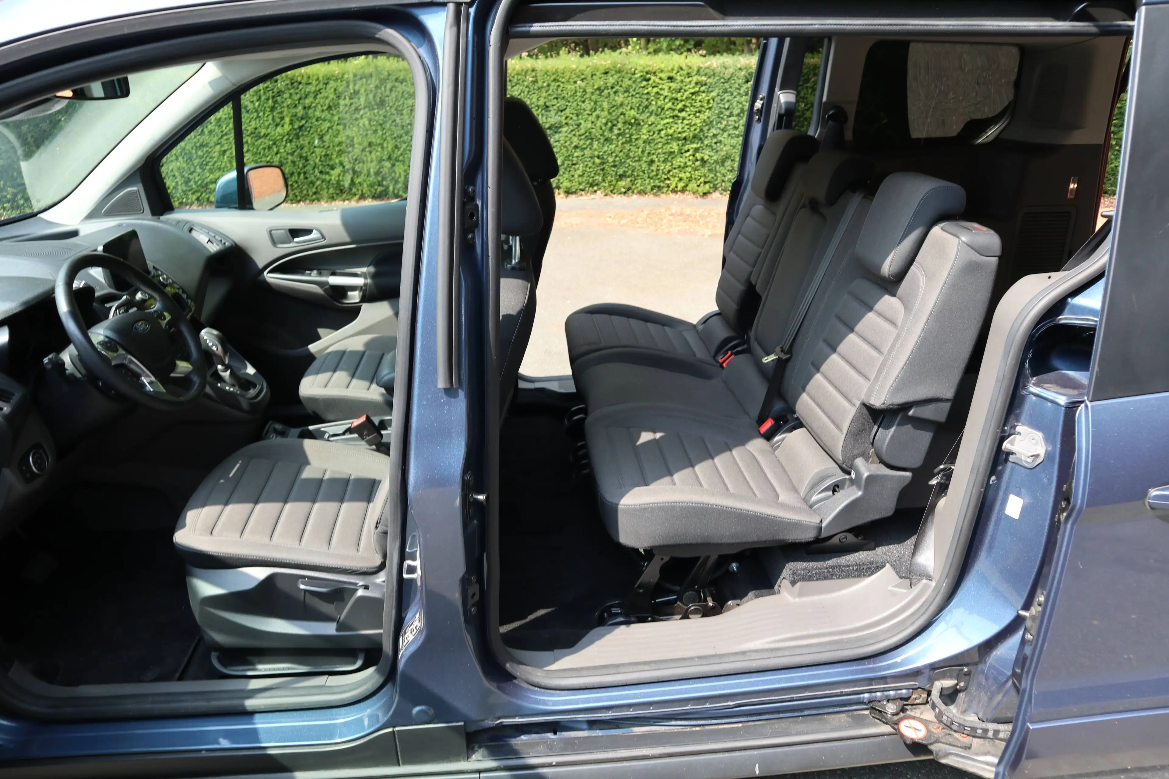 Ford Grand Tourneo Titanium Automatik*rollstuhlgerecht*Wenderampe*AMF-Bruns Umbau*Garantie* — photo 15