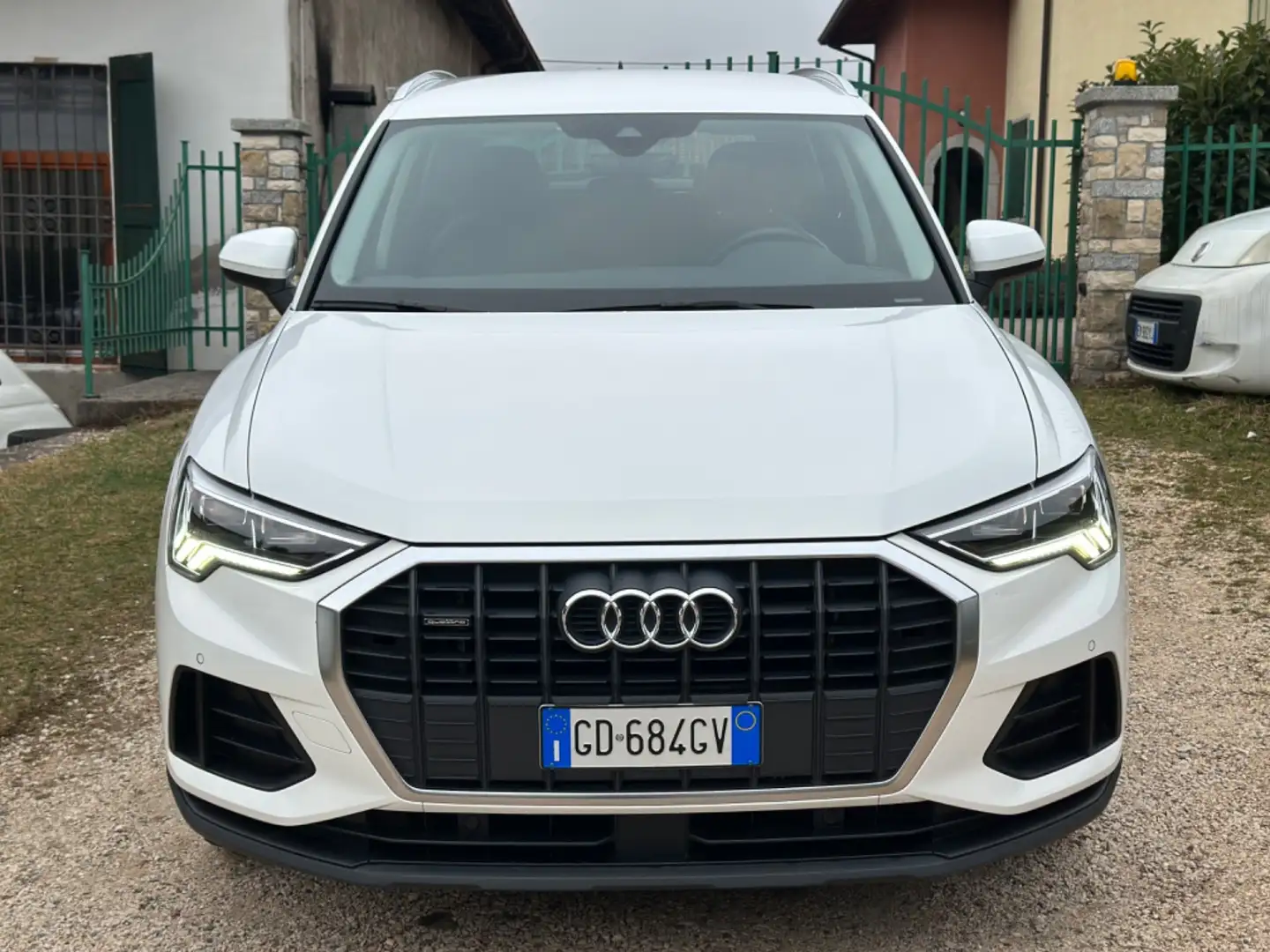 Audi Q3 35 TDI quattro Business Advanced Weiß - 2