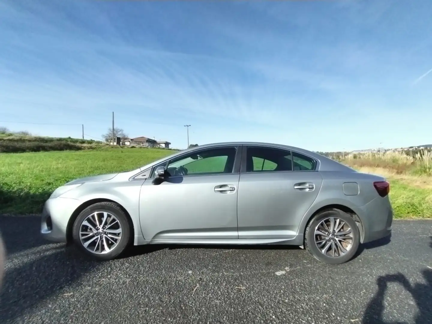 Toyota Avensis 150D Executive Gris - 2