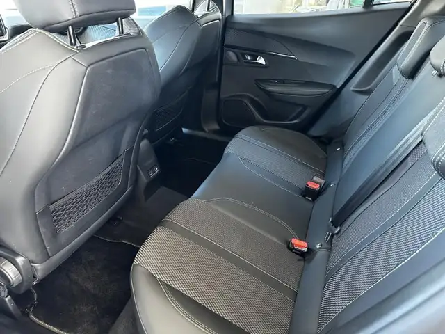 Peugeot 2008 view 9