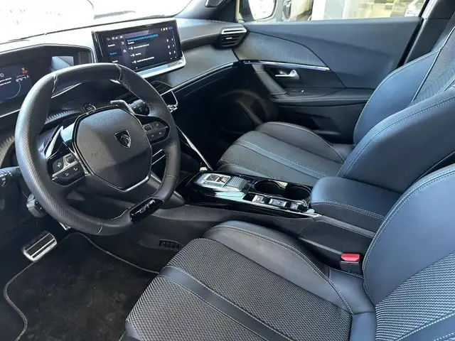Peugeot 2008 view 8